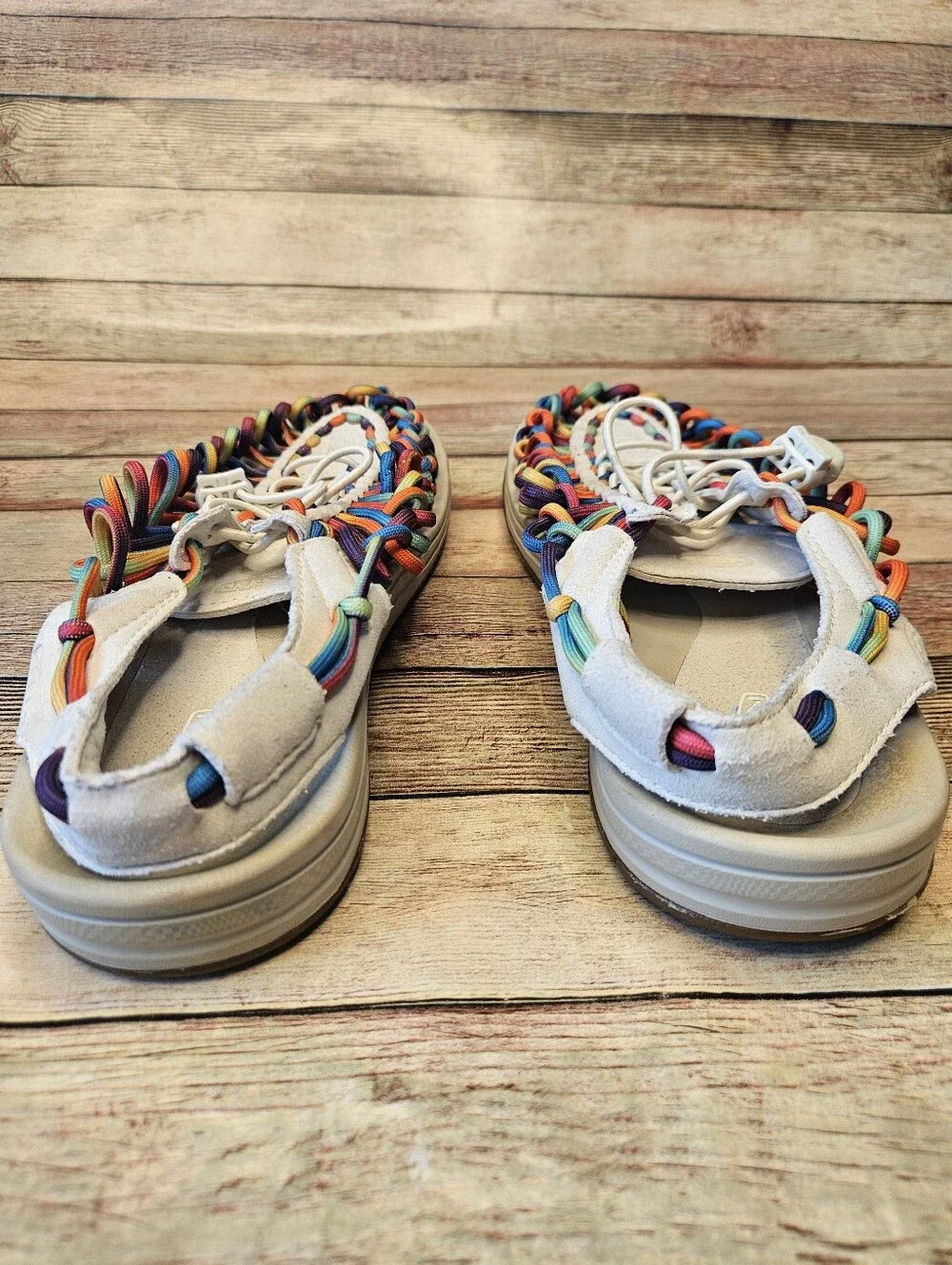 KEEN Uneek Sandals in Original Tie Dye/Birch. Size 9